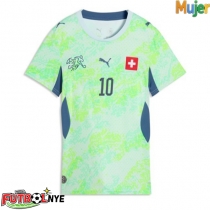 Camiseta Suiza Granit Xhaka #10 Visitante Equipación para mujer Mundial 2026 manga corta